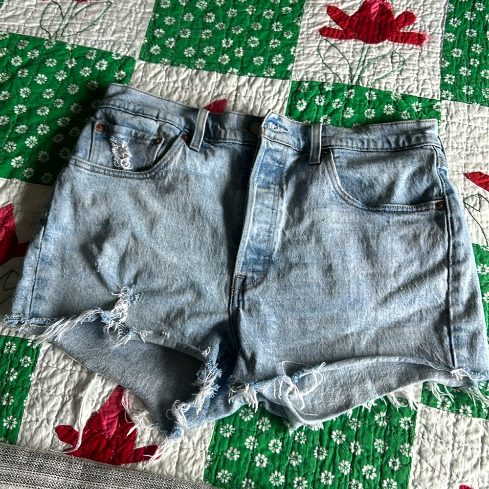 Levi STRAUSS 501 women’s Shorts size M/L 31” high Rise